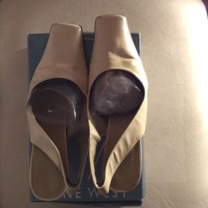 Block heel mid heel sling back